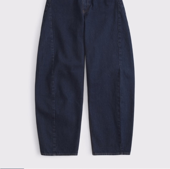 The It Jean: Abercrombie Mid-Rise Barrel Leg - So Chic! - Picture 5 of 8